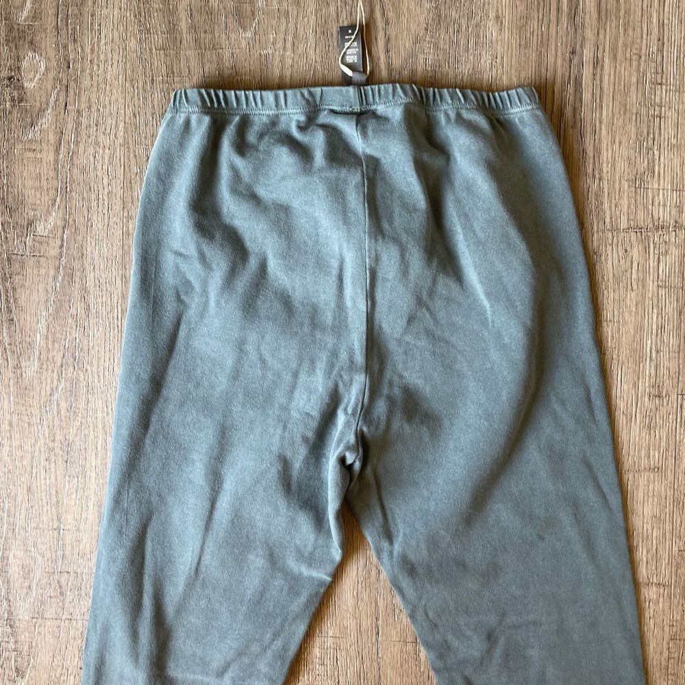 Skims Outdoor Leggings In Malachite - Picture 6 of 7